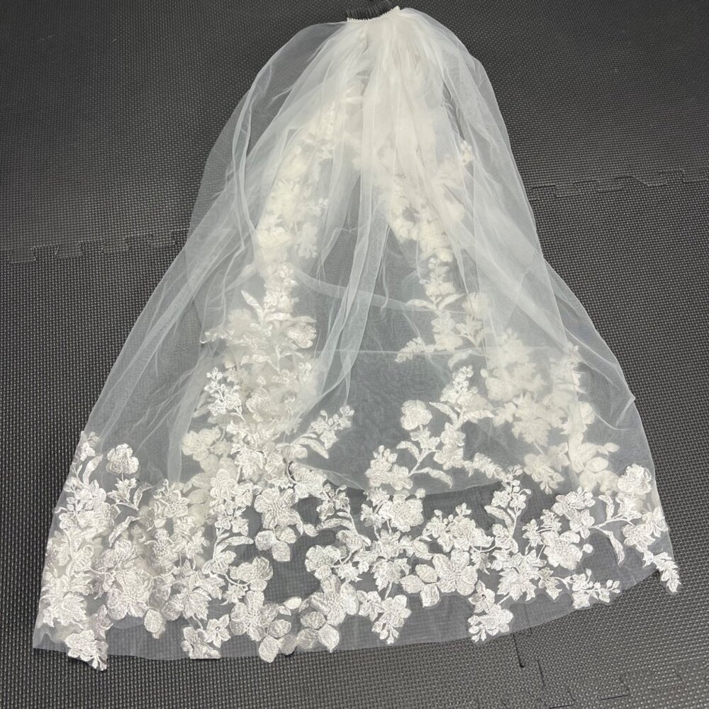 Floral Ivory Lace Embroidered Cathedral Bridal Veil Sheer & Romantic 35 Inches L - Picture 4 of 5